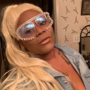 Meet your Posher, Carolyn